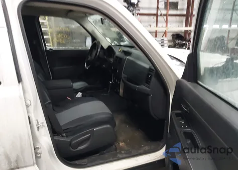 2010 Jeep Liberty Sport z USA, uszkodzony, nr VIN 1J4PN2GK3AW160367